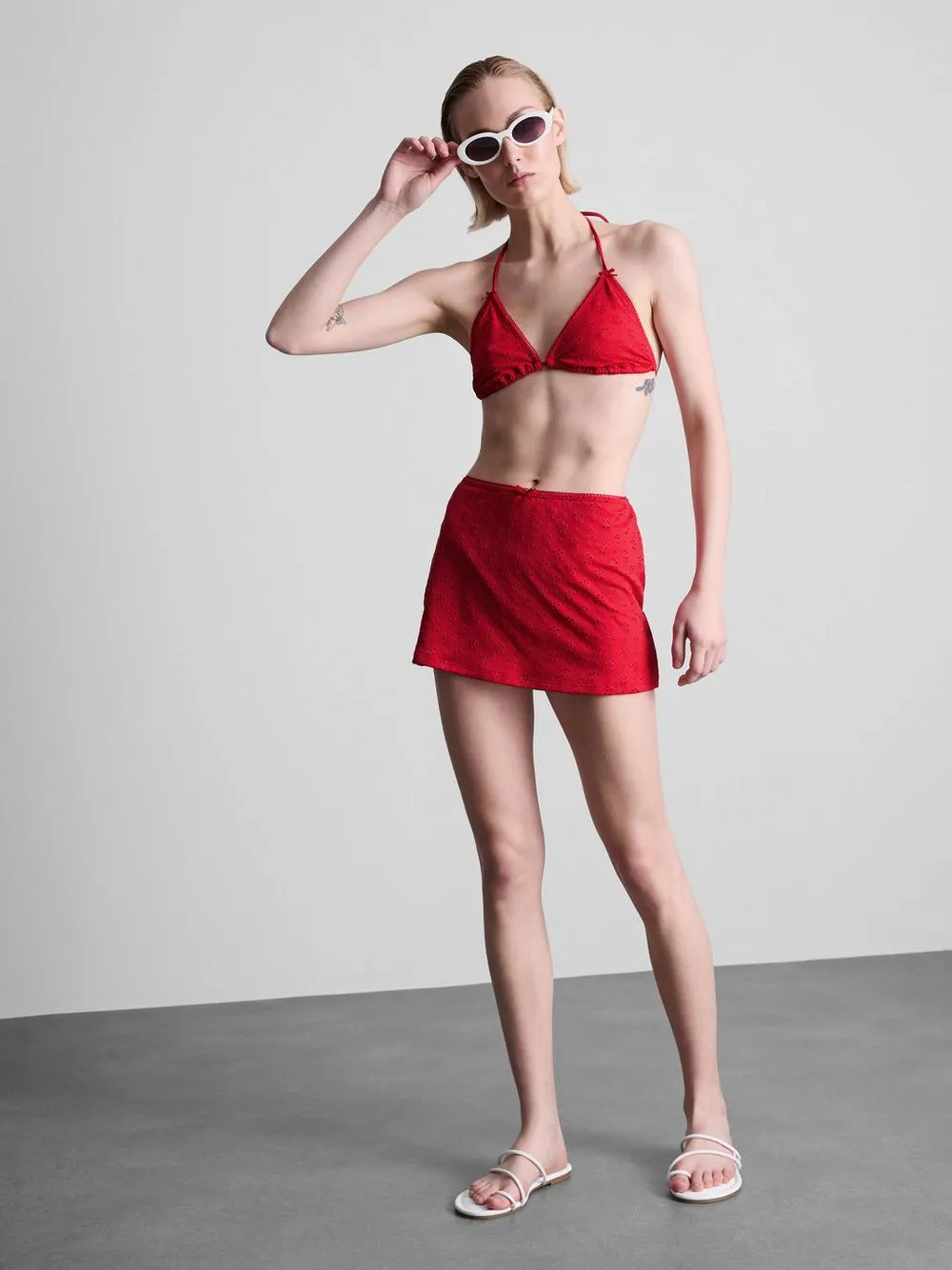 Triangel-Bikinitop mit Lochstickerei