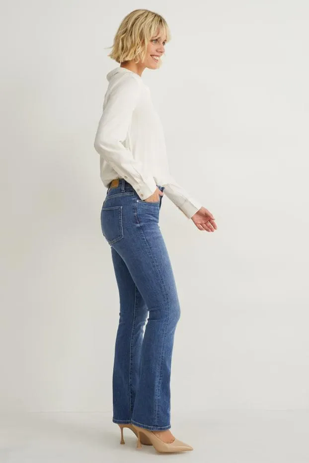 Bootcut jeans - mid-rise waist - LYCRA®