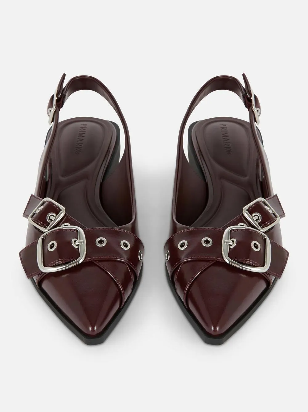 Ballerinas mit Ösen und spitzer Zehenpartie