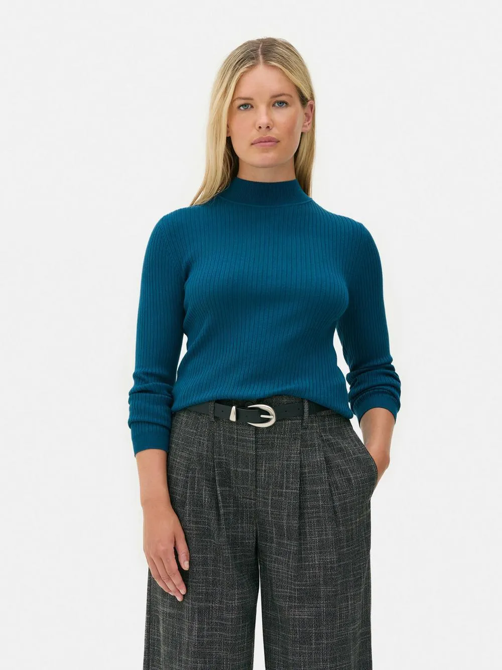 Gerippter Pullover mit Stehkragen