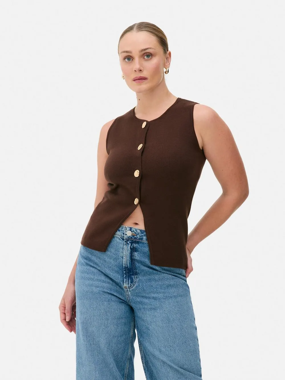 Gilet lavorato a maglia con bottoni color oro