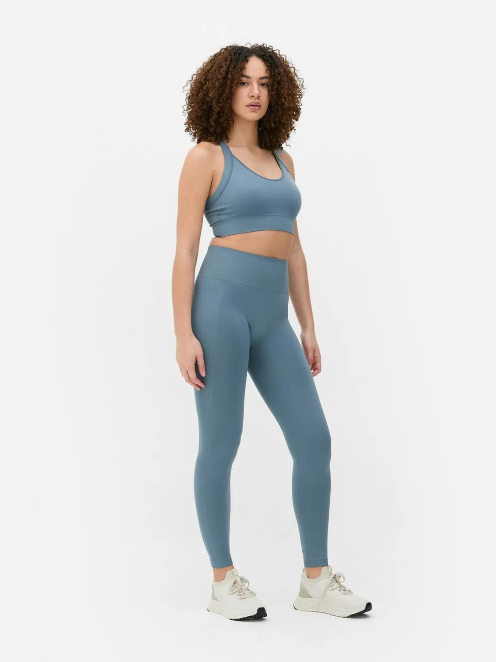 Bezešvý crop top do fitka