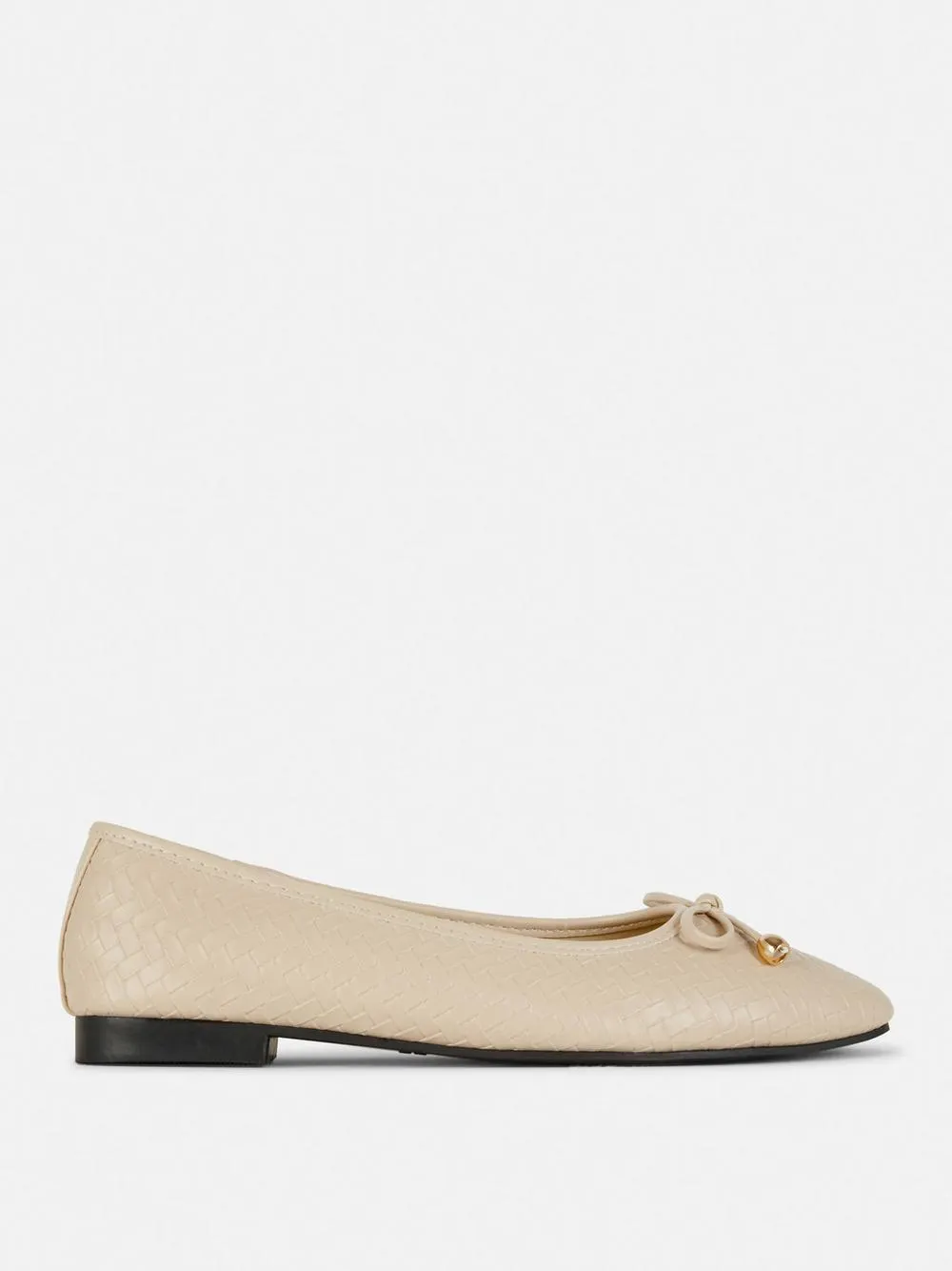 Flache Ballerinas mit gewebter Schleife