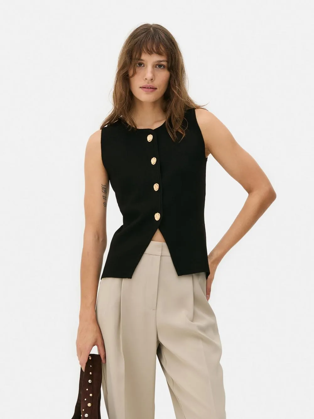 Chaleco de punto con botones dorados