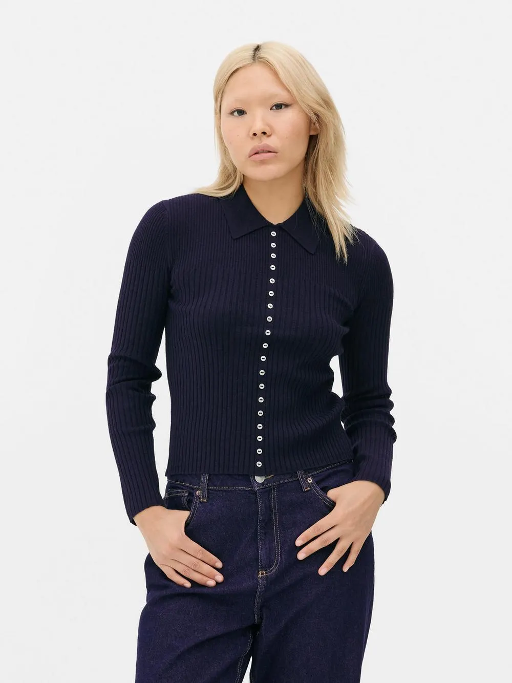 Gerippter Cardigan mit Knopfleiste und Kragen