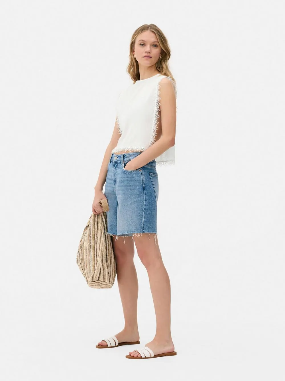 Ärmelloses, besticktes Latztop