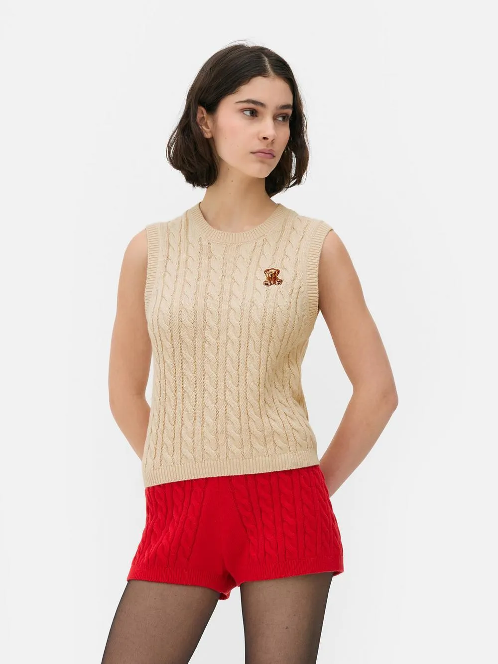 Ärmellose Weste mit Zopfmuster