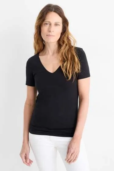 Basic V-neck T-shirt - slim fit