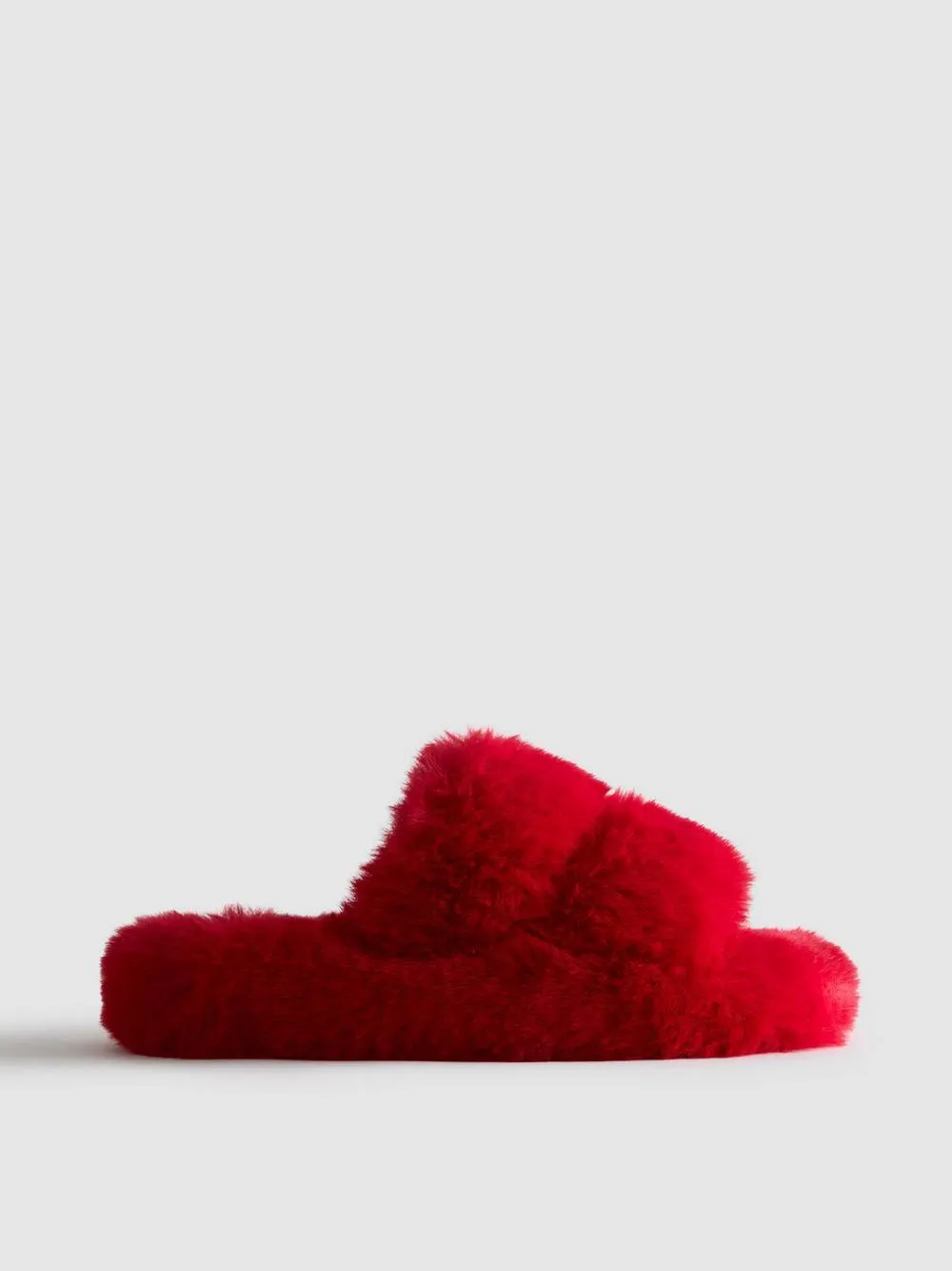 Weiche Hausschuhe mit Riemen