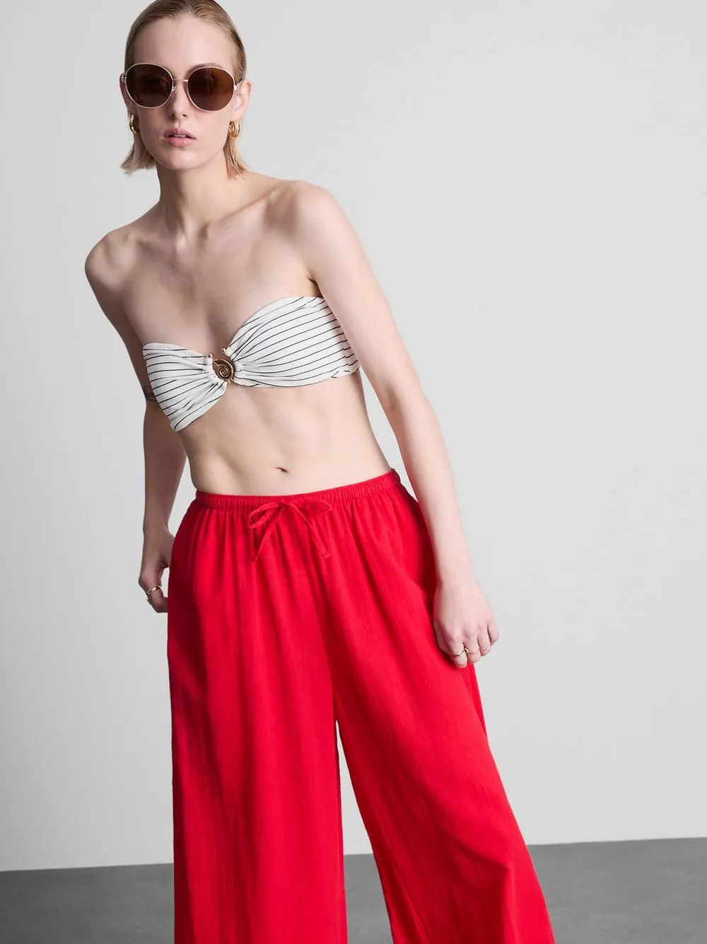 Gestreiftes Bandeau-Bikinitop