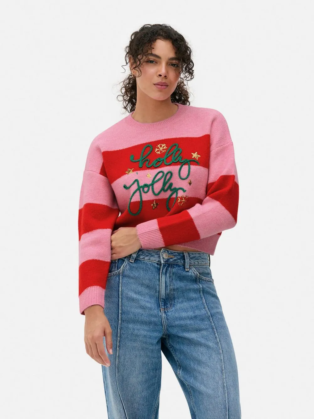 Weihnachtspullover mit Holly Jolly-Stickerei