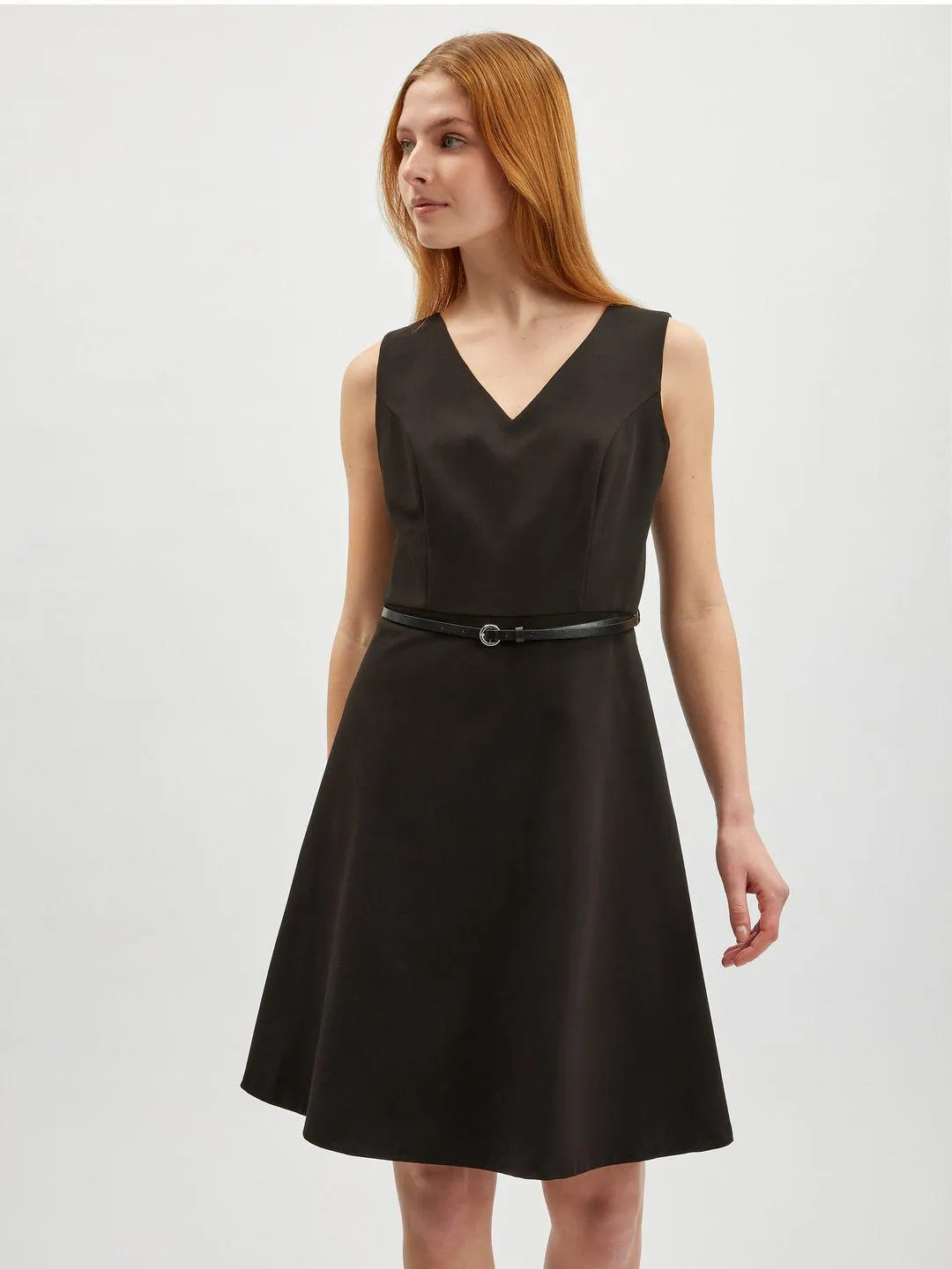 Schwarzes Damenkleid mit Gürtel ORSAY