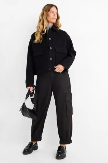 Cargo trousers with belt - high-rise waist - tapered fit