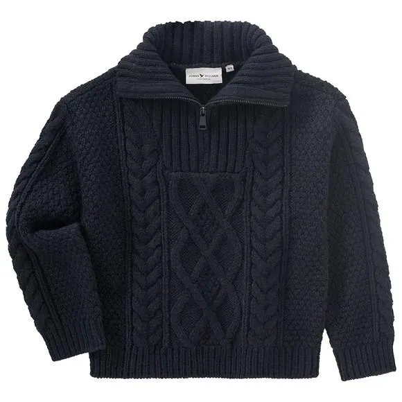 Jungen Strickpullover mit Zopf-Muster