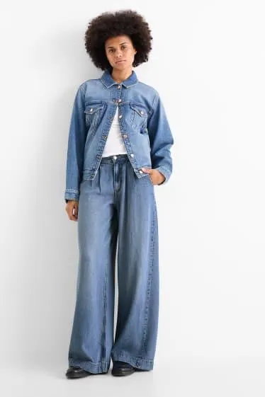 Wide leg jeans - mid-rise waist