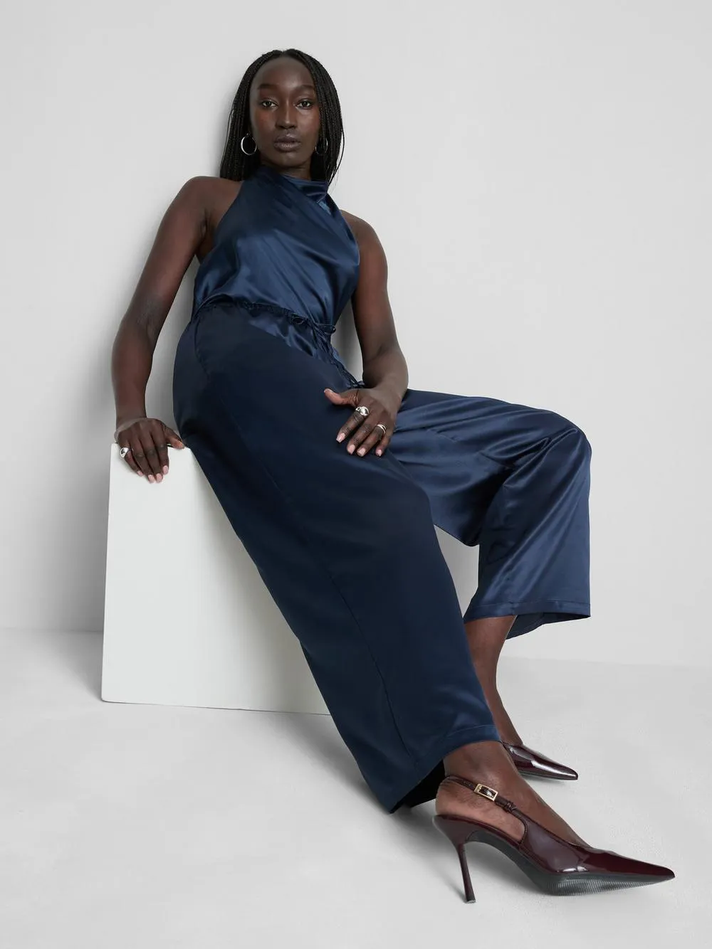 Satinhose mit weitem Bein