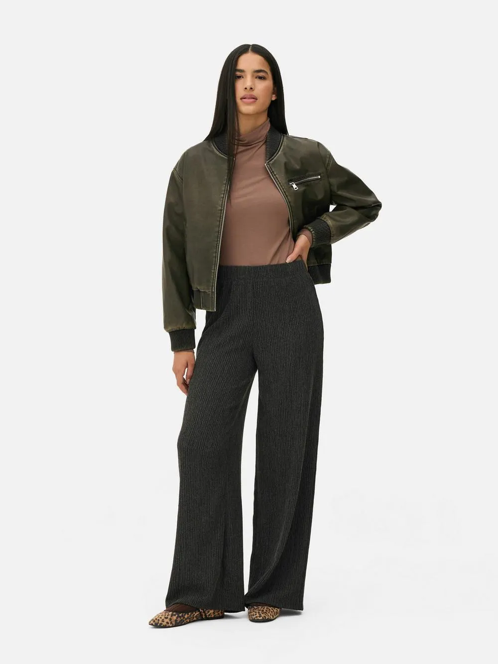 Calças enrugadas corte perna larga