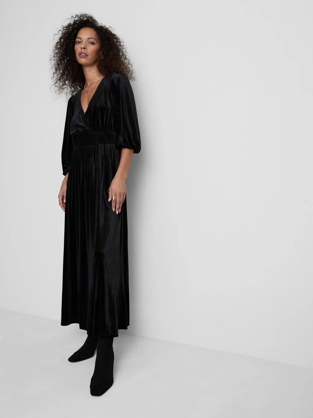 Midikleid aus Samt mit V-Ausschnitt