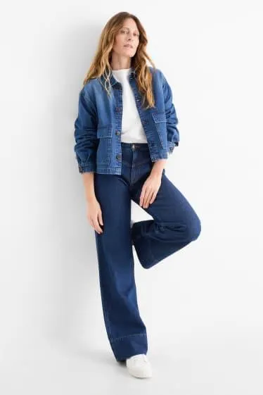 Wide leg jeans - mid-rise waist