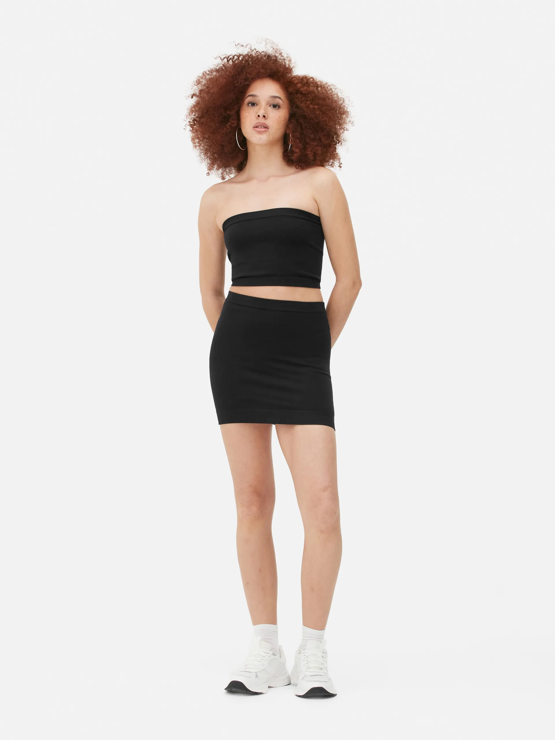 Geripptes, bauchfreies Bandeau-Top