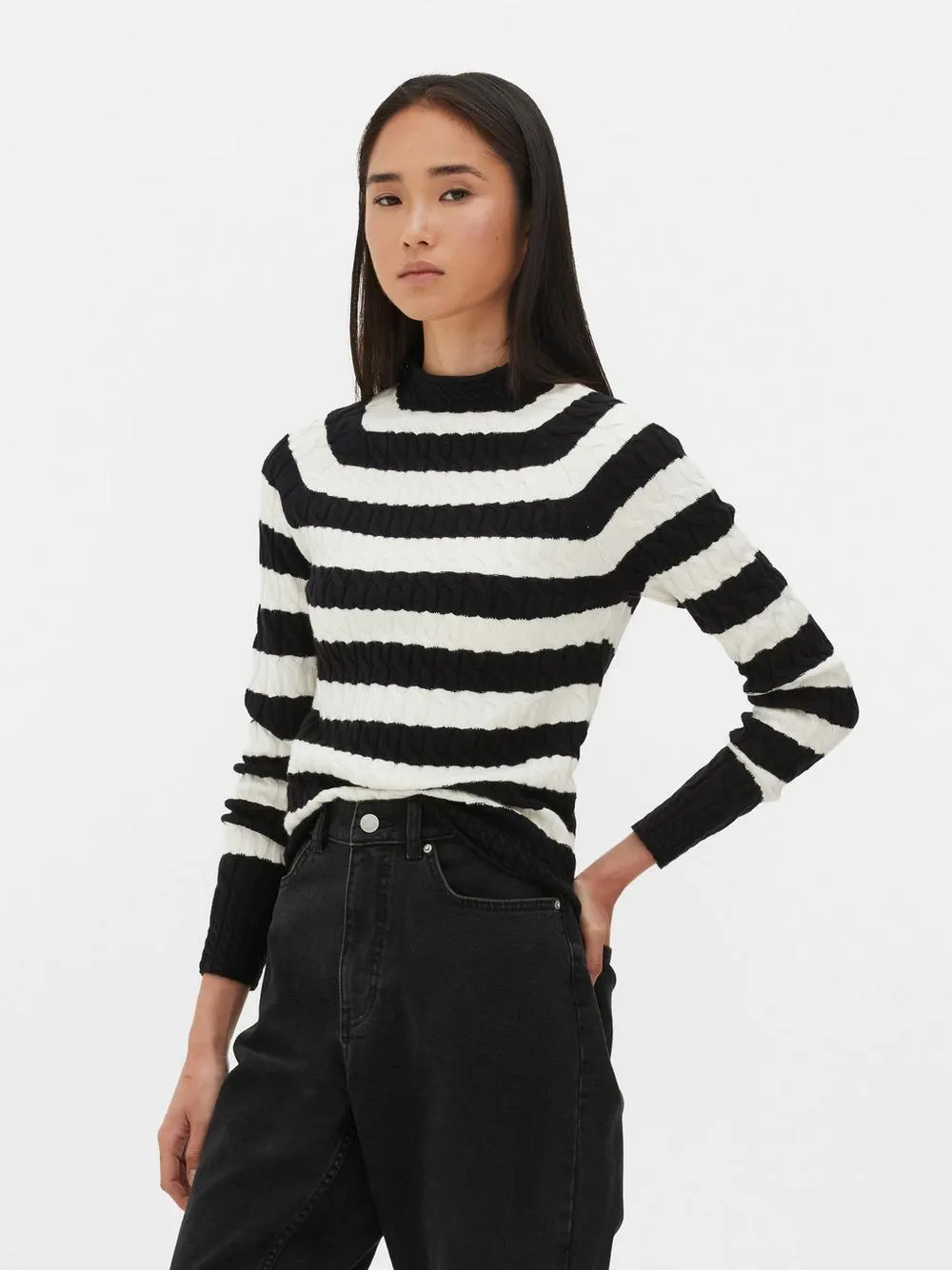 Camisola malha entrançada gola alta