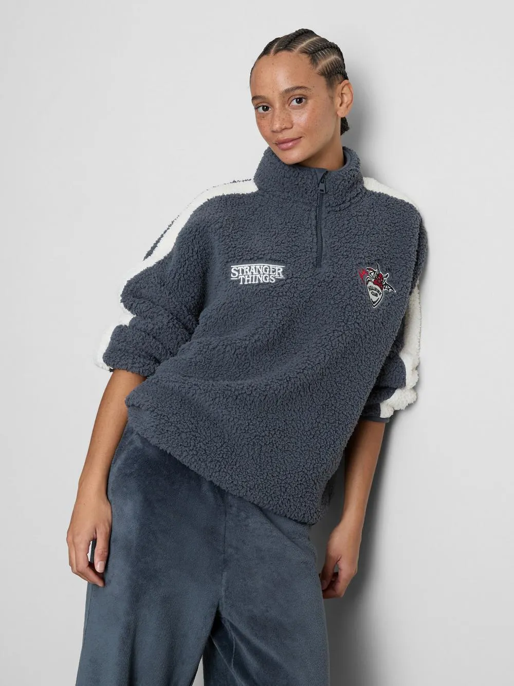 „Stranger Things“ Schlafanzugtop aus Fleece