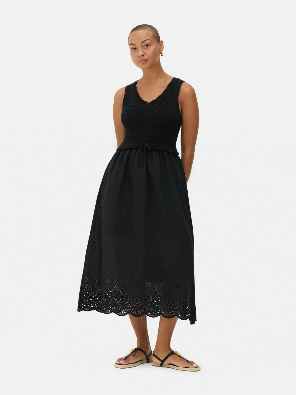 Maxikleid mit Lochstickerei
