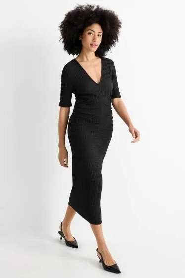 V-neck dress - straight fit - textured