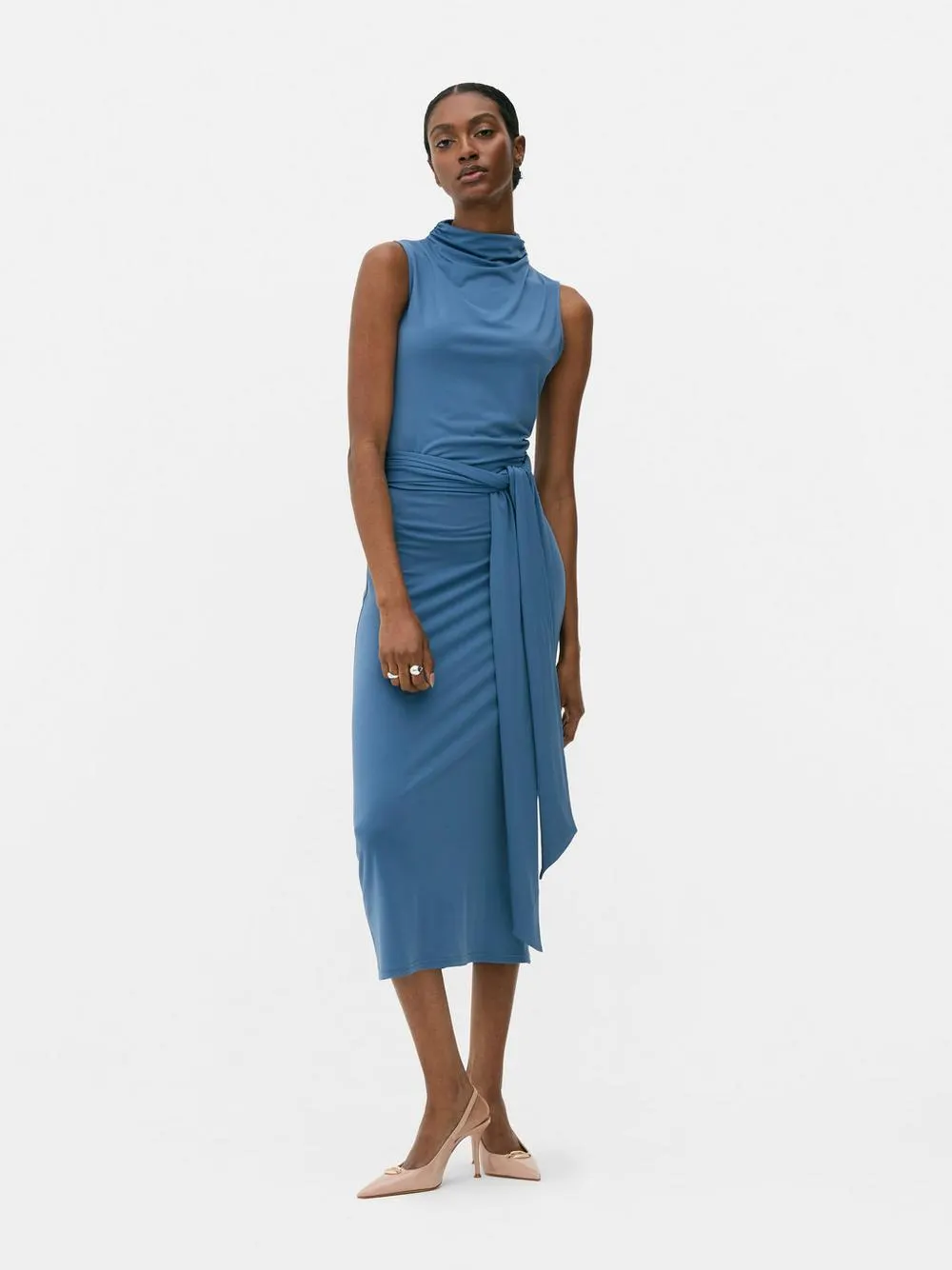 Vestido midi drapeado sin mangas