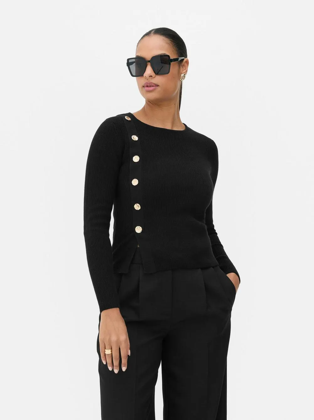 Pullover mit seitlichen Knöpfen