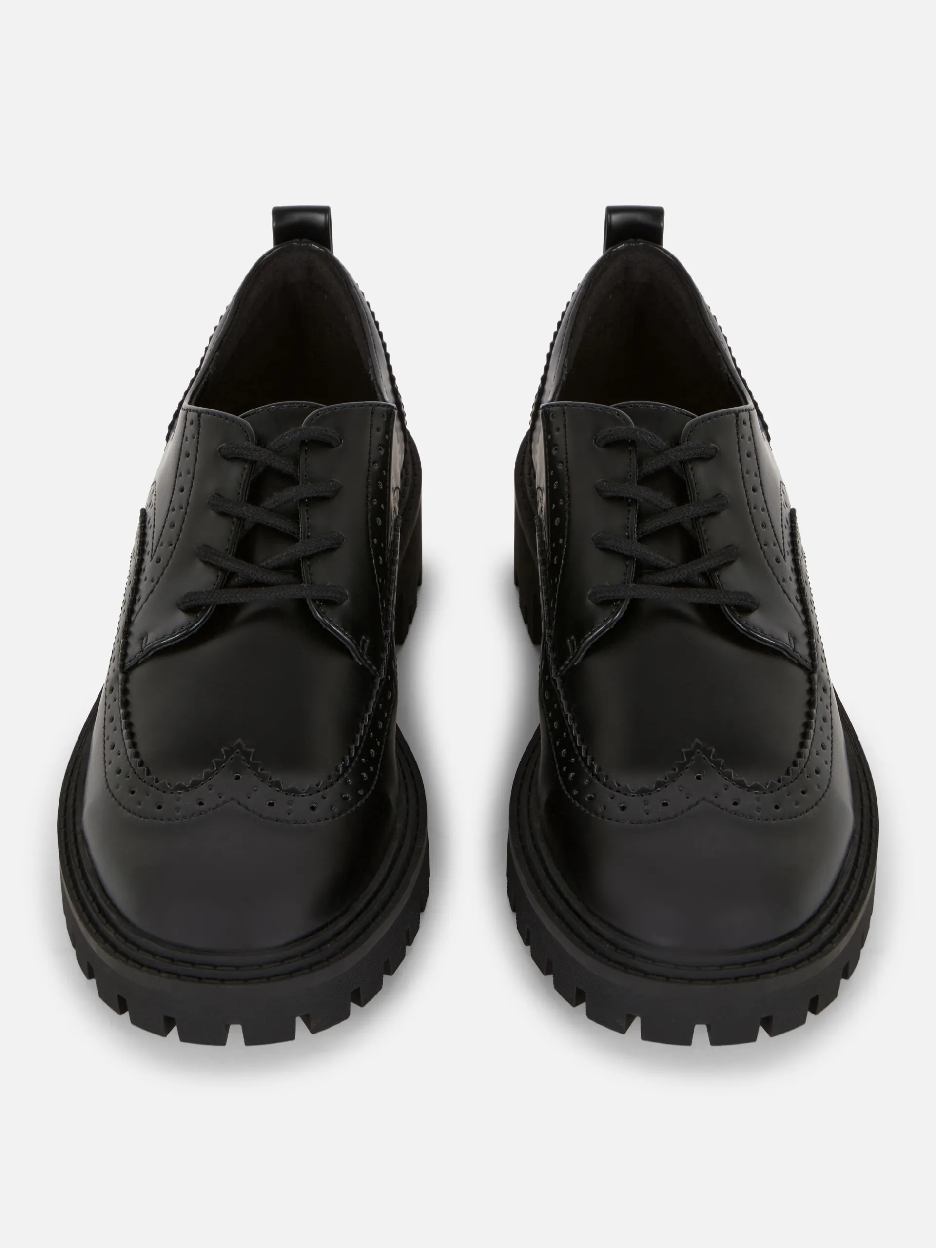 Brogues mit dicker Sohle zum Schnüren