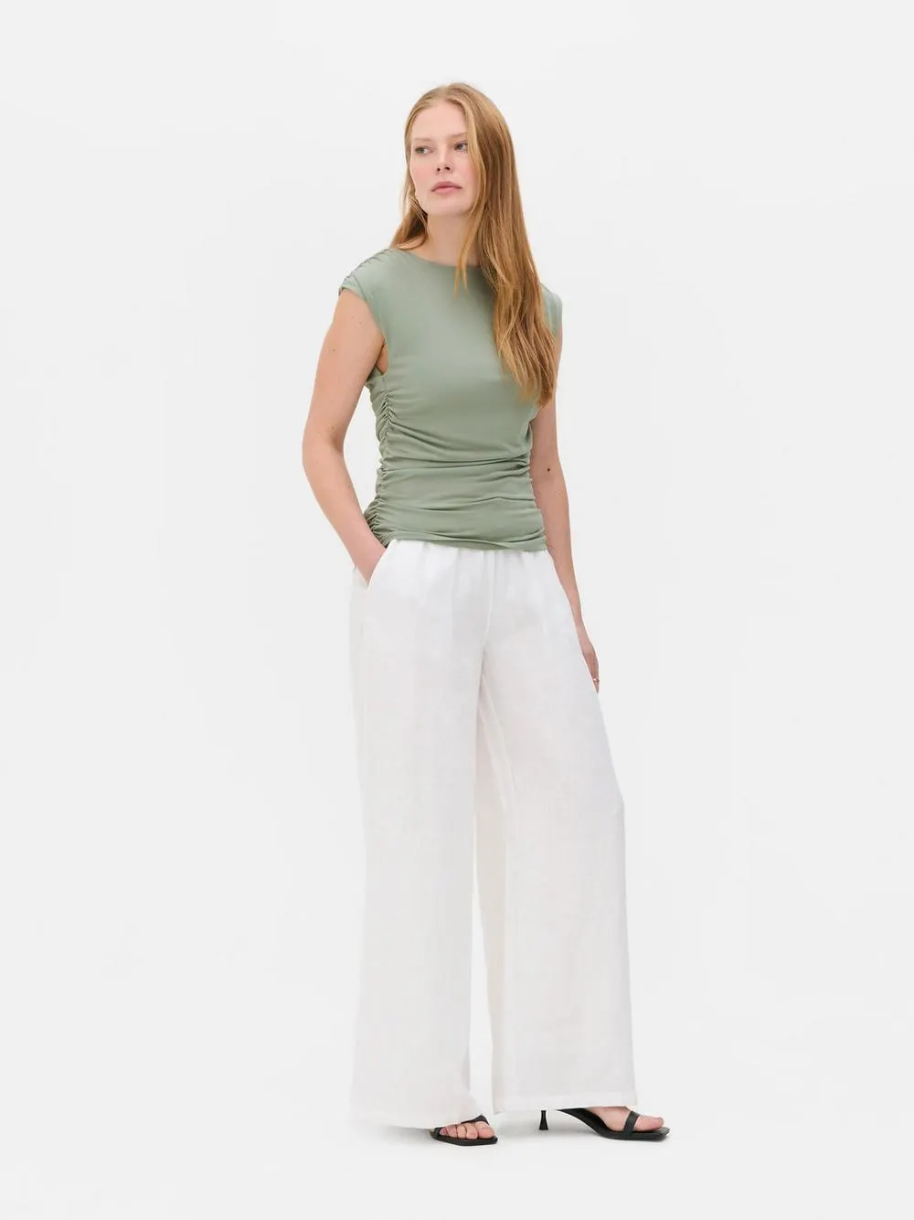 Top smanicato drappeggiato The Edit