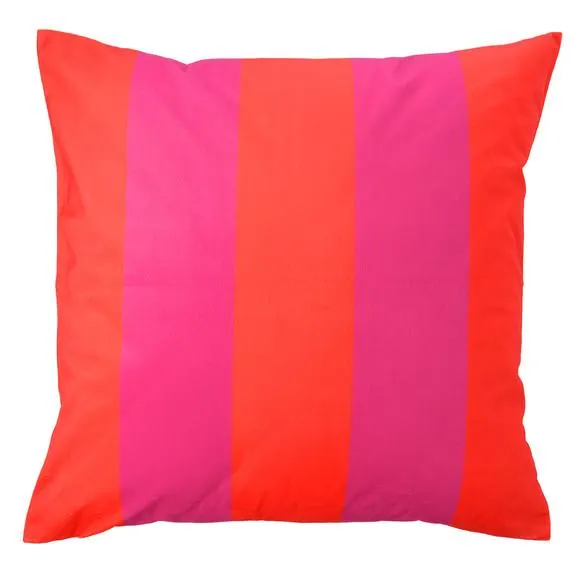 Kissenhülle mit Streifen