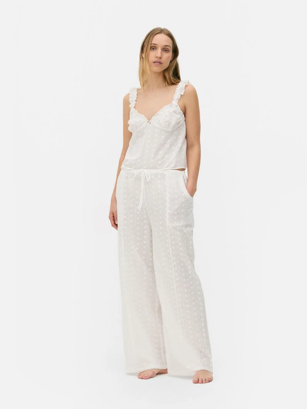 Trägertop mit Lochstickerei