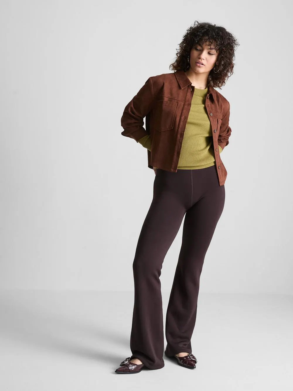 Samt-Leggings mit ausgestelltem Bein