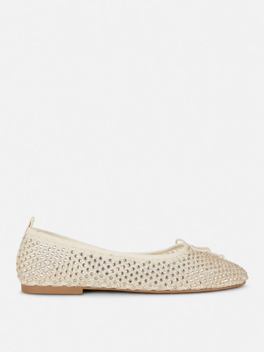 Verzierte Ballerinas mit Schleife