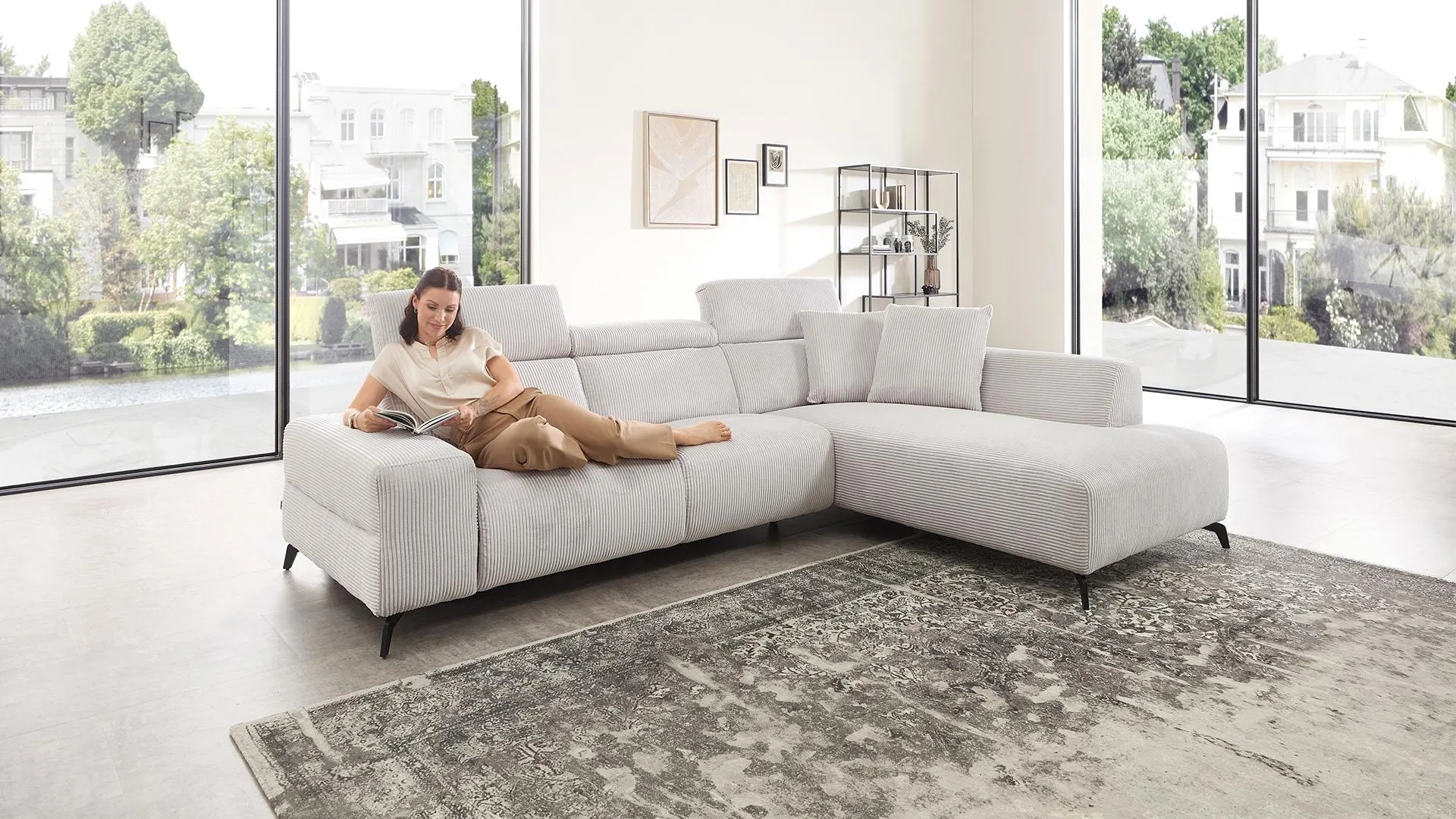 Cuoio Ecksofa mit motorischer Relaxfunktion in Trendstoff Cord
