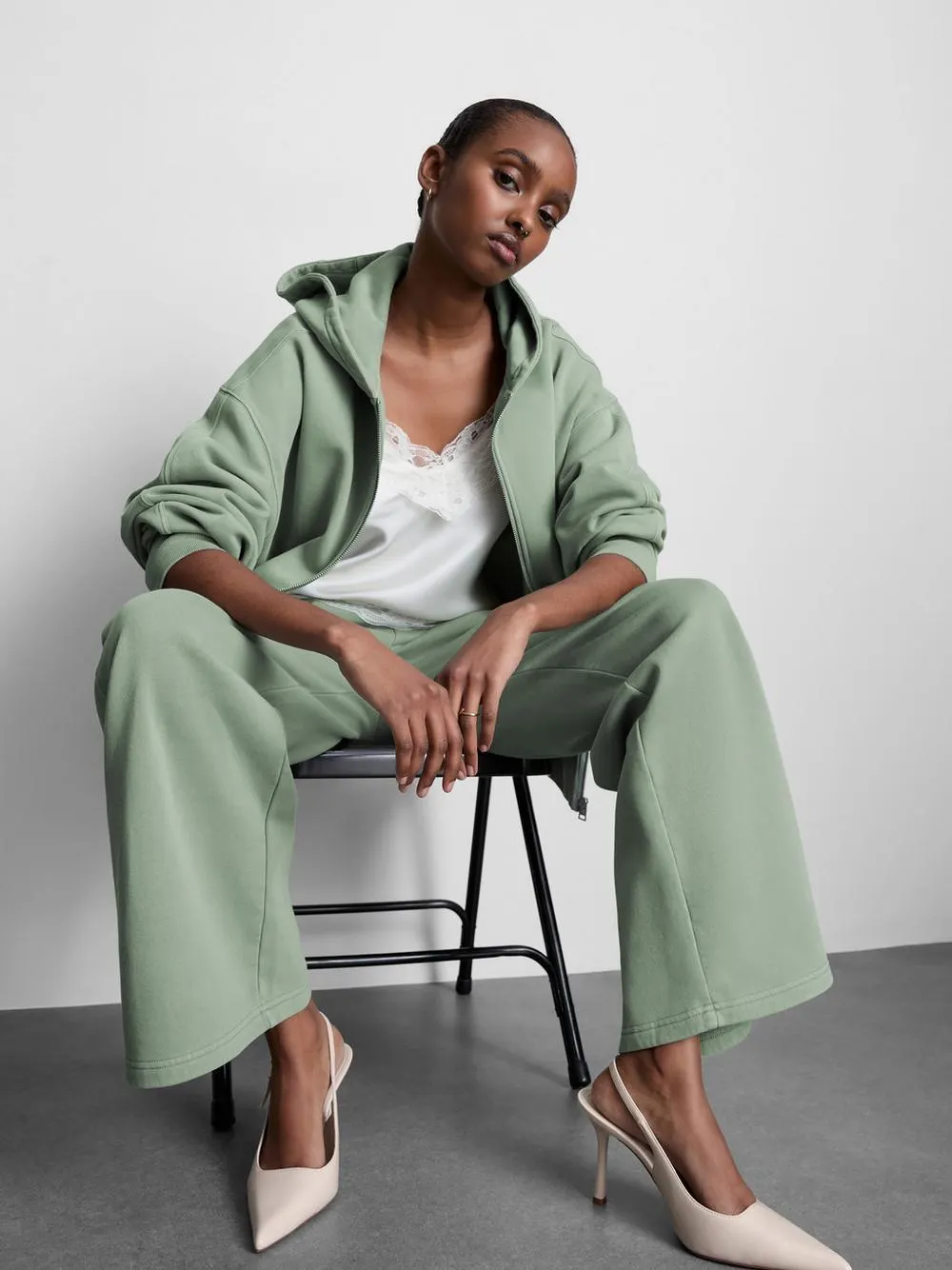 Jogginghose mit weitem Bein und hohem Baumwollanteil