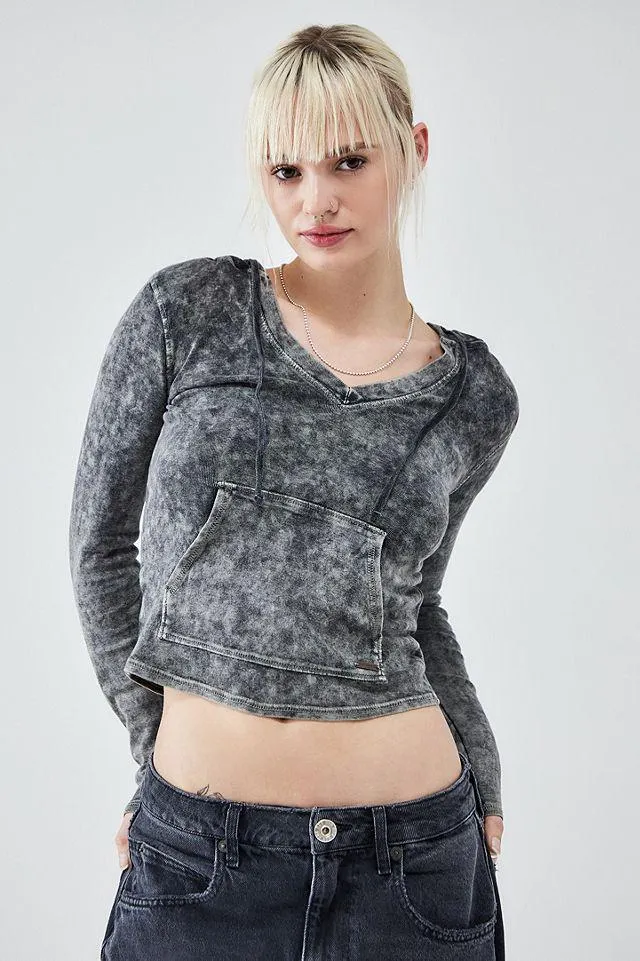 UO Booker Acid Wash Felpa con cappuccio rimpicciolita a maniche lunghe