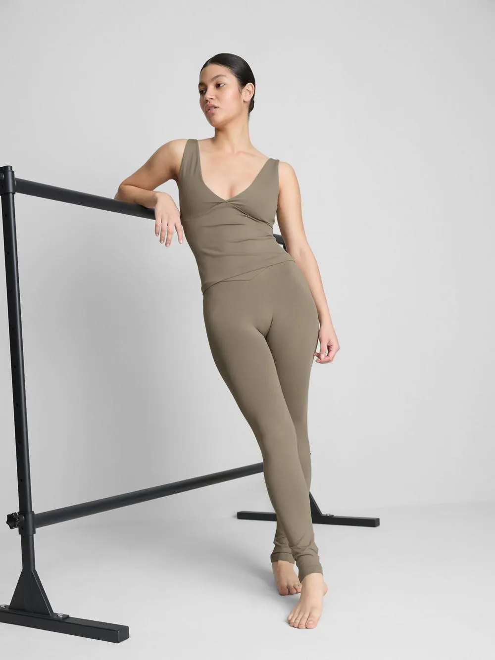 Nahtloses Trägertop mit V-Ausschnitt