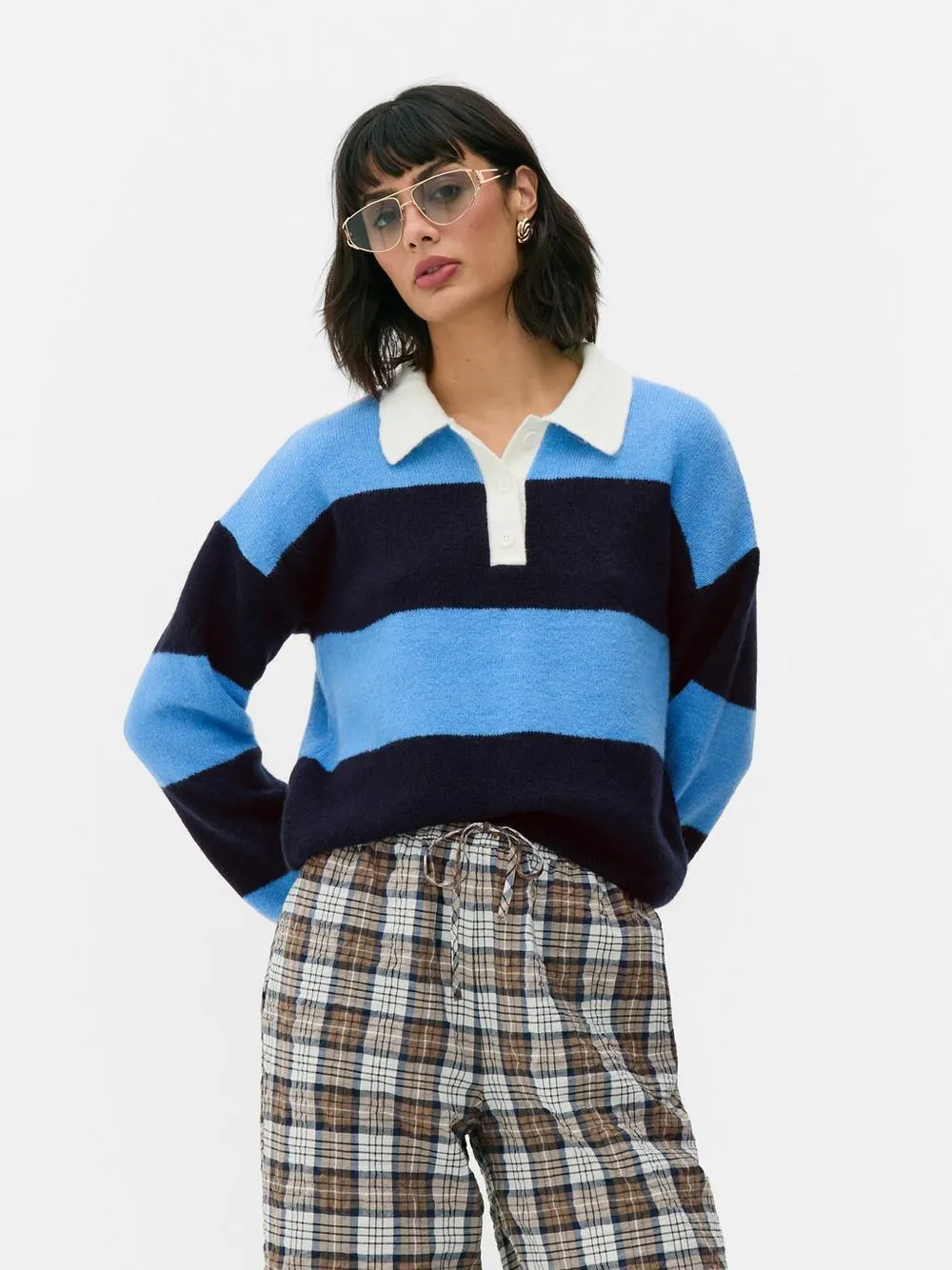 Gestreifter Pullover mit Kragen