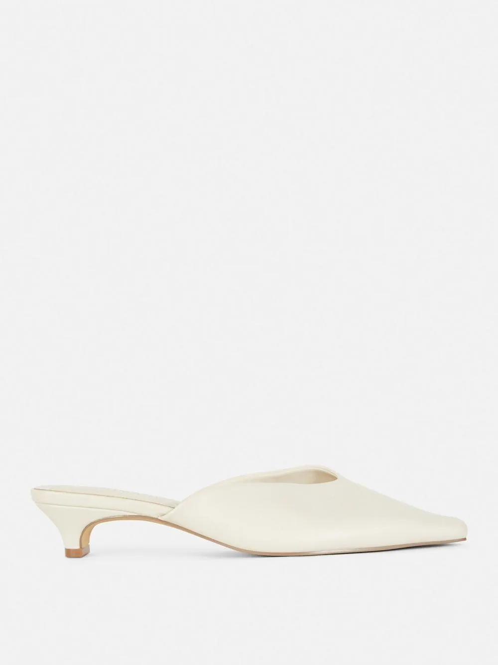 Mules mit kleinem Absatz und spitzer Zehenpartie