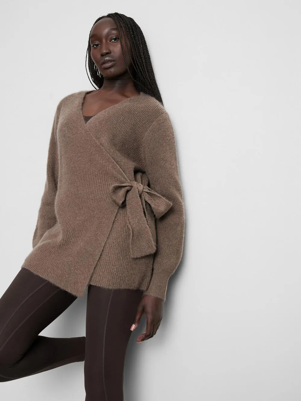 Gestrickter „Rita Ora“ Cardigan in Wickeloptik