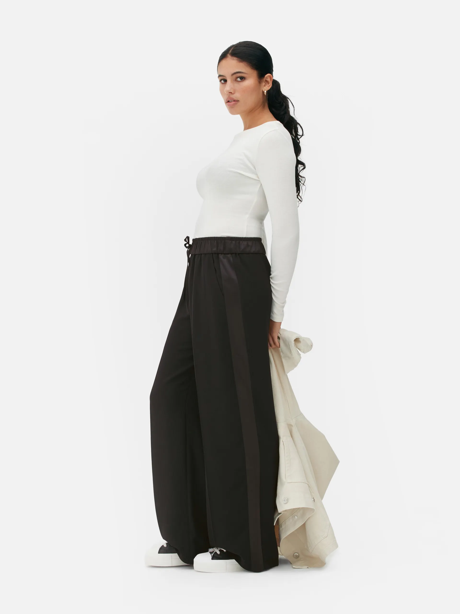 Satin-Jogginghose mit weitem Bein