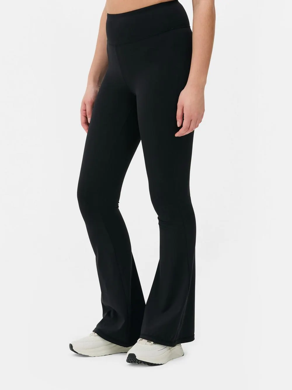Butterweiche Leggings mit ausgestelltem Bein
