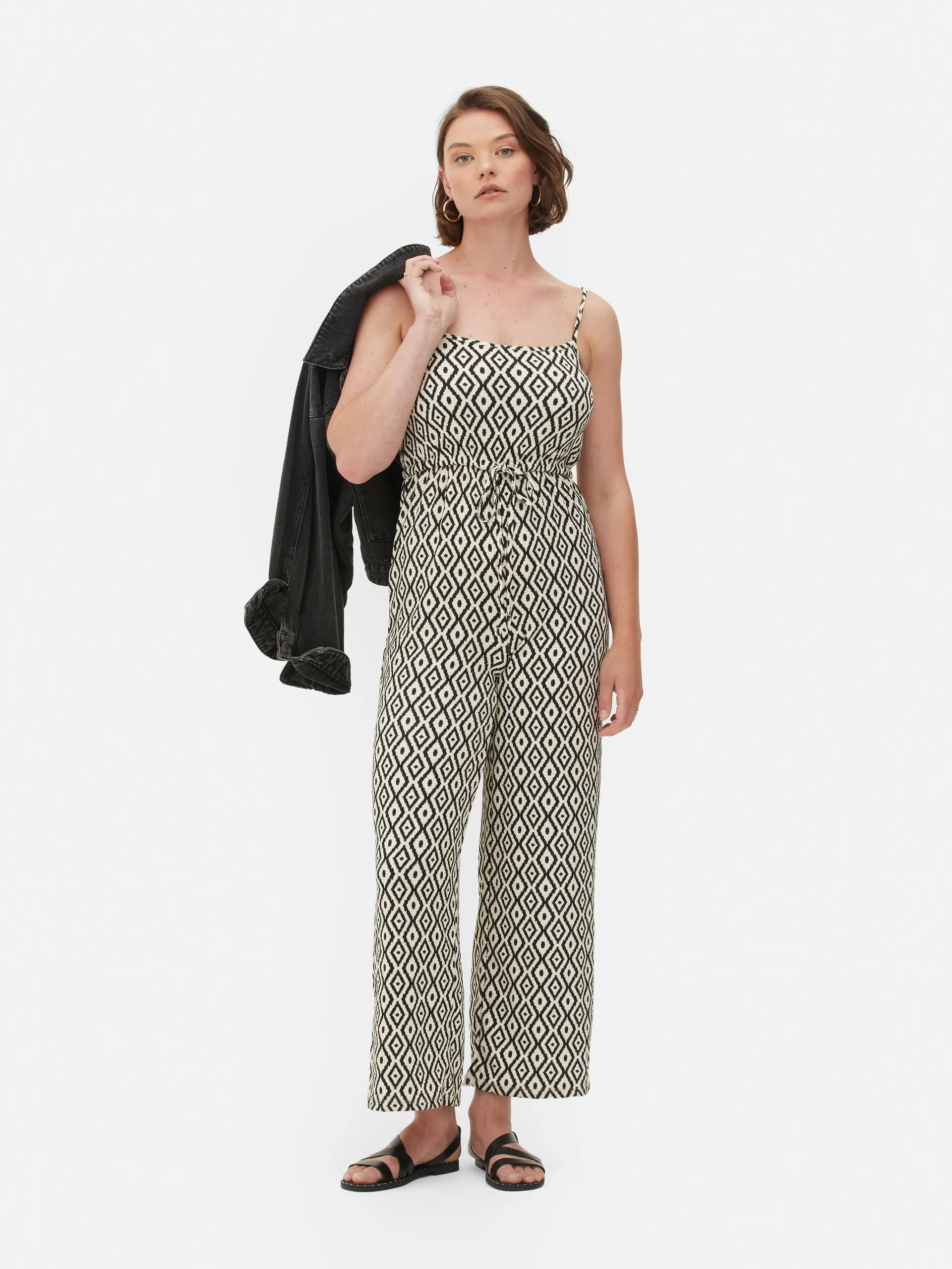 Tuta intera in crêpe con cinturino