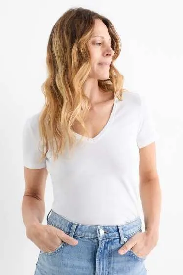 Basic V-neck T-shirt - slim fit