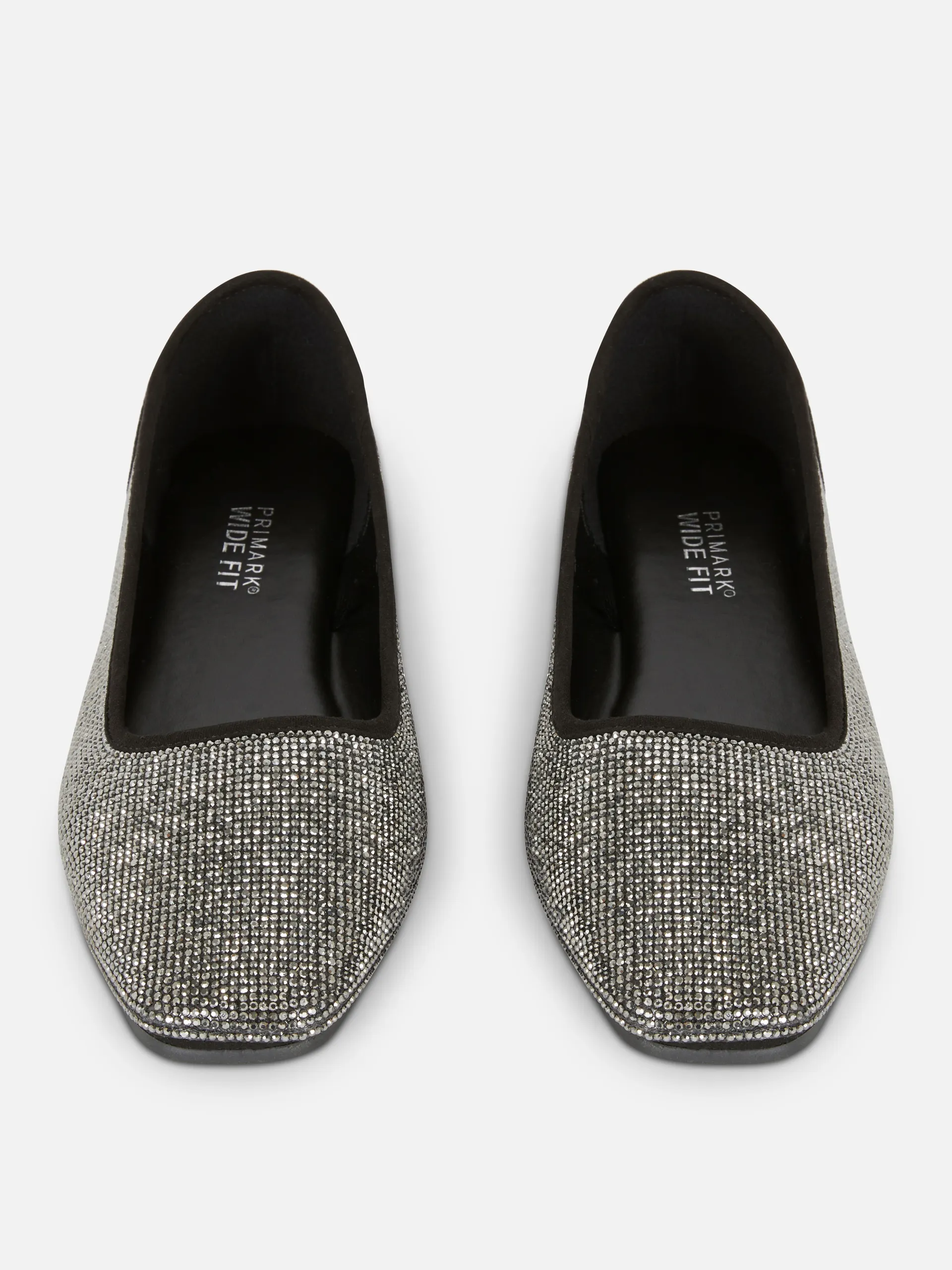 Pumps mit eckiger Zehenpartie und Nieten