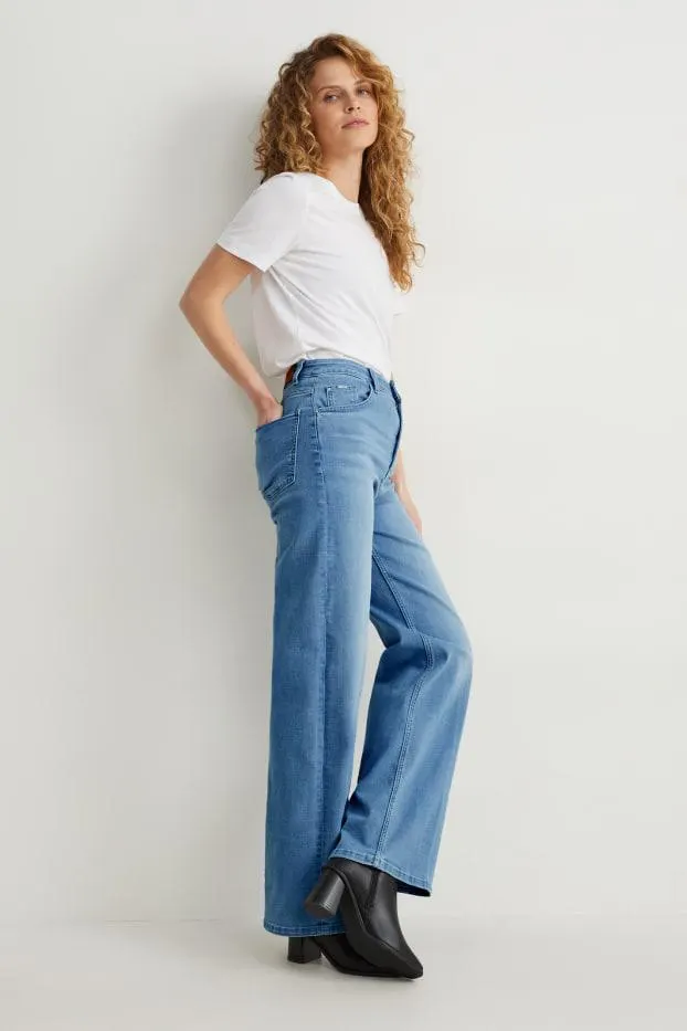 Wide leg jeans - high waist