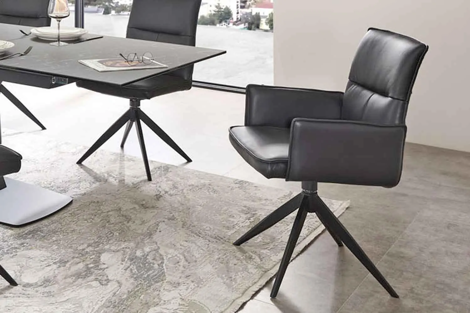Esszimmerstuhl Hamilton Move Drehbar mit Rückholfunktion Leder